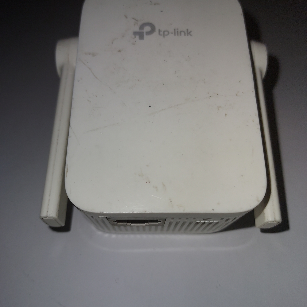 TP-Link Wi-Fi Range Extender - Picture 3 of 3